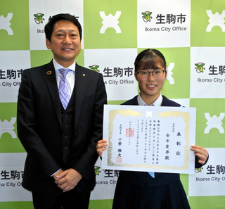 全日本通信珠算競技大会制した中3を表彰-1.jpg