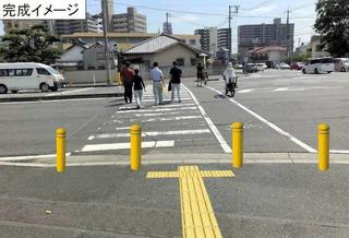 岡山市交差点歩道にポール-1.jpg