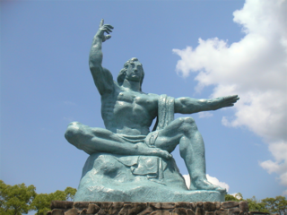 平和記念像-1.png